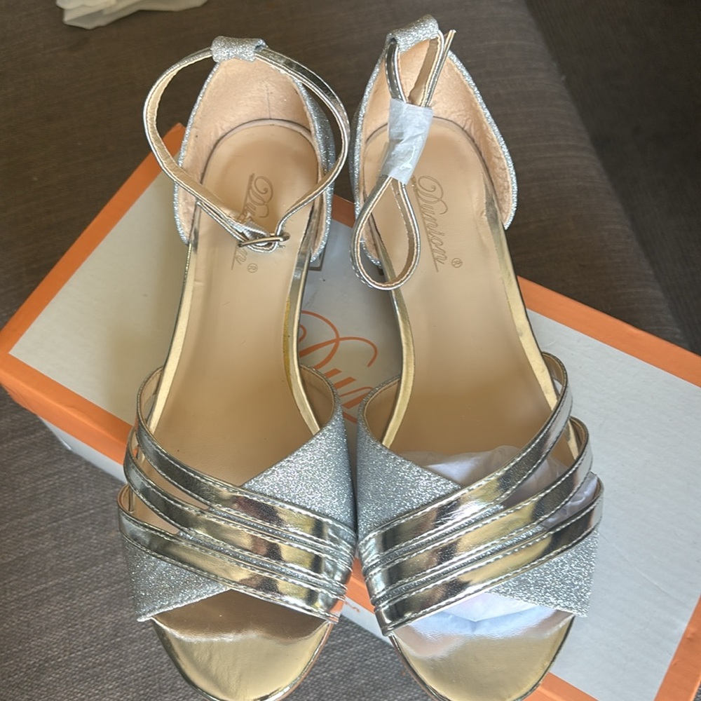 Dunion. Com Shimmering Silver Heels with Pearl Accent